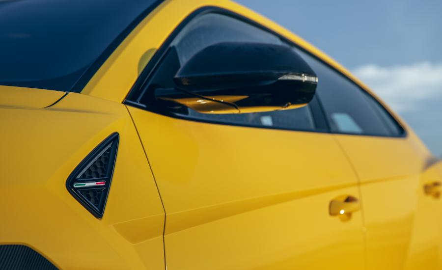 Детали экстерьера Lamborghini Urus Shiny Black Package 2018 года  (NA) (фото 21 из 40)